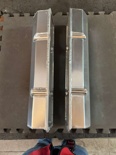 Speedmaster : Outlet® OUT-29321000 Chevy SBC 350 Chrome Fabricated Valve Covers - Tall w/o Hole