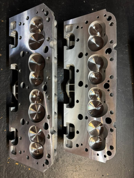 Speedmaster : Outlet® OUT-29754422 Chevy SBC 350 190cc 64cc Straight Solid Flat Assembled Cylinder Heads